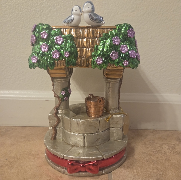 Bath & Body Works DISNEY PRINCESS Snow White Well Candle Holder Pocketbac Holder - Picture 7 of 16